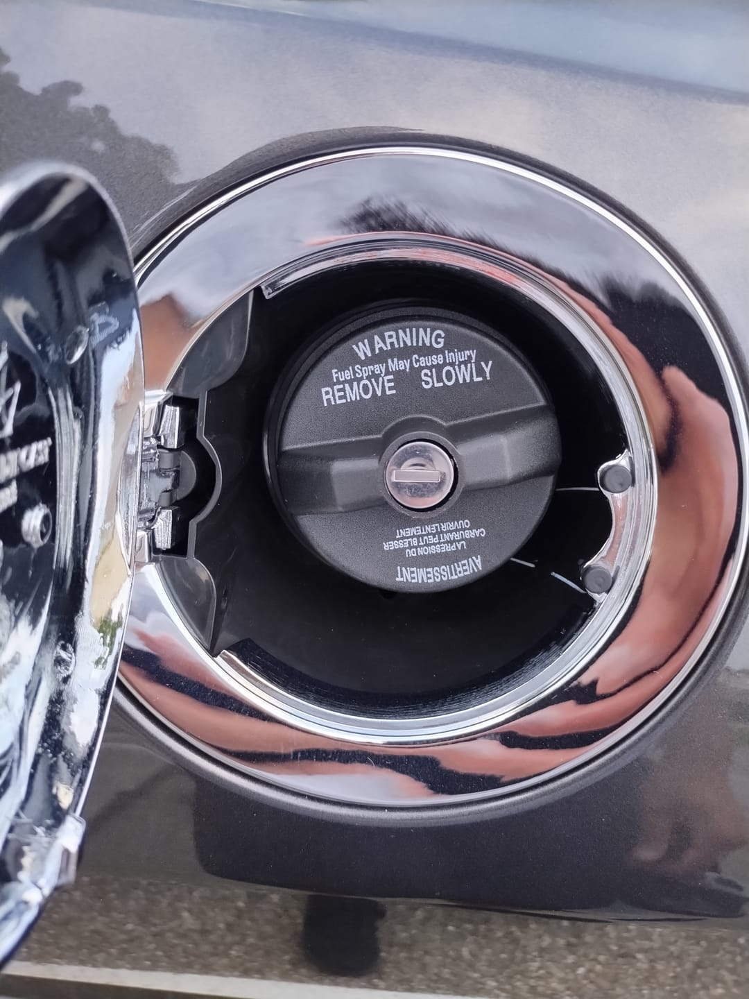 Customer photo review of Speedlogix Locking Gas Cap 2008-2023 Challenger