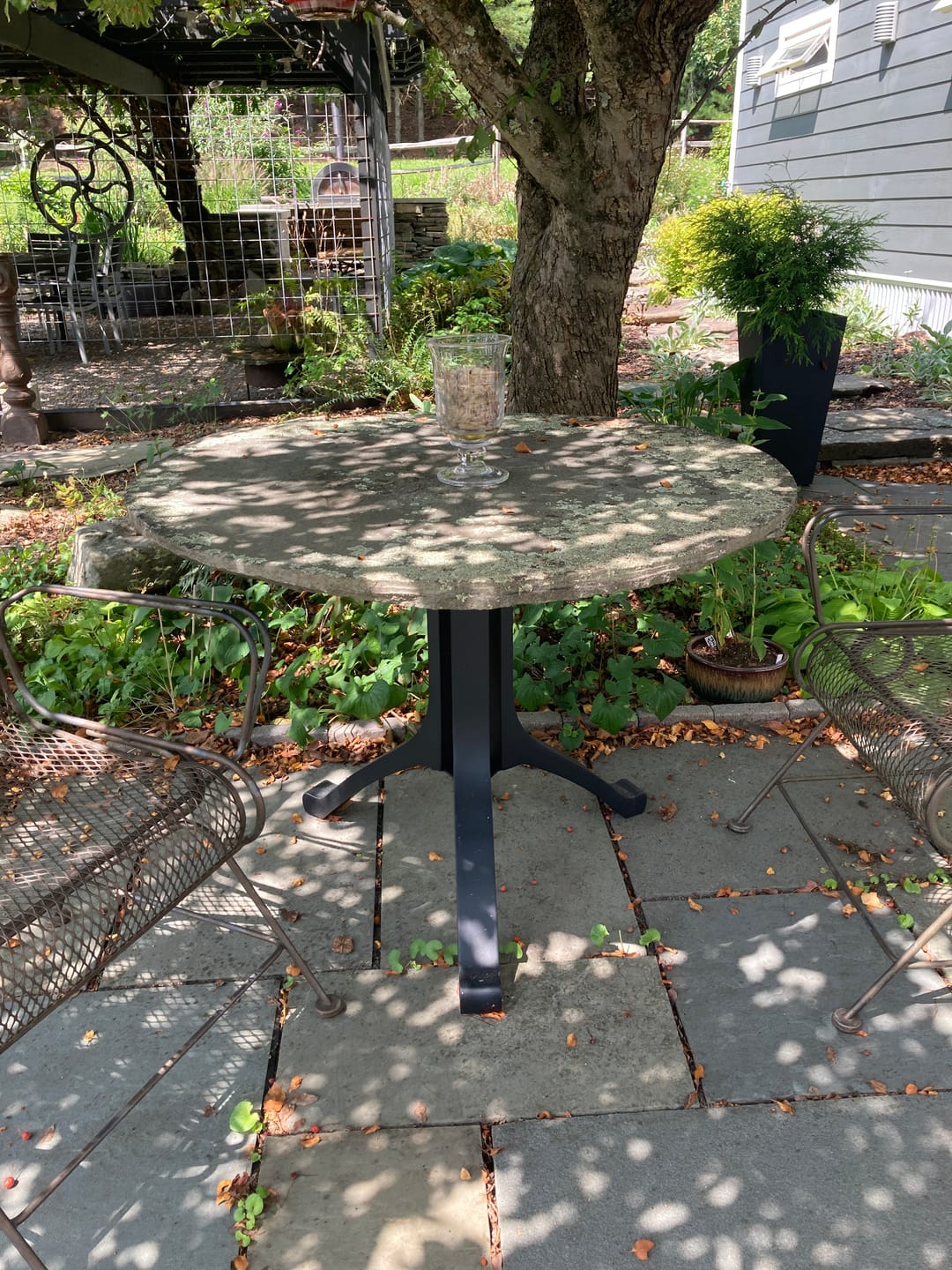 Customer photo review of Table Base 213S Wishbone 28H for Round Dining Tabletop