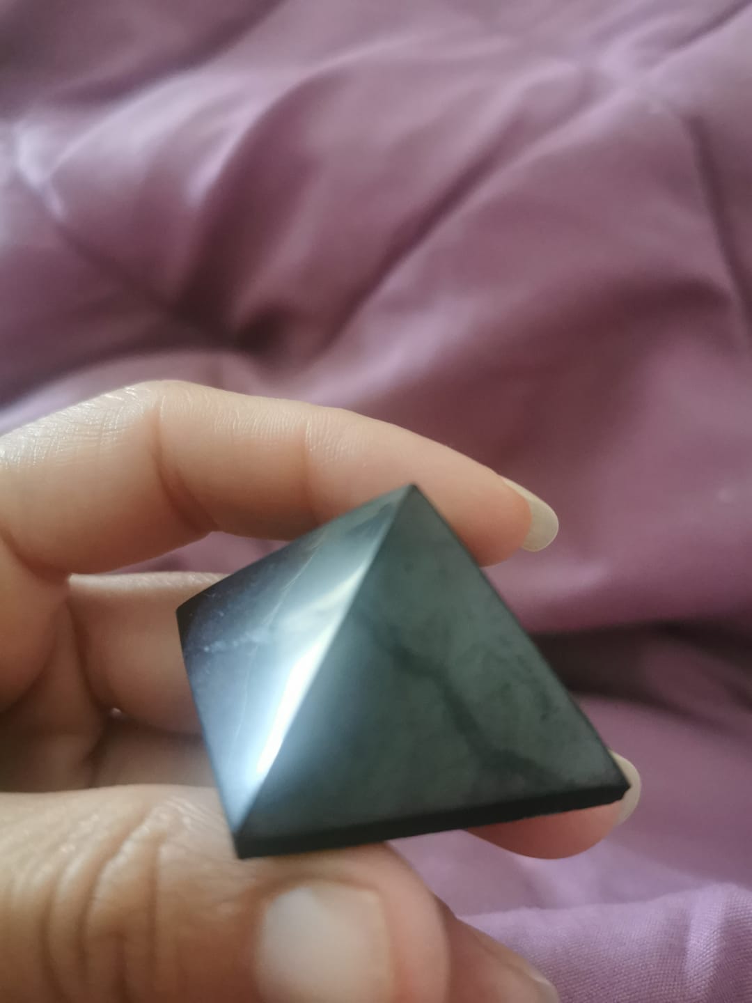 Customer photo review of Schungit Pyramide aus Karelien | Heilstein