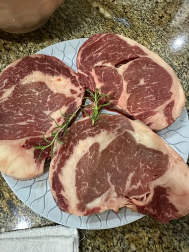 Reseña con foto de un cliente sobre Rib Eye Steak