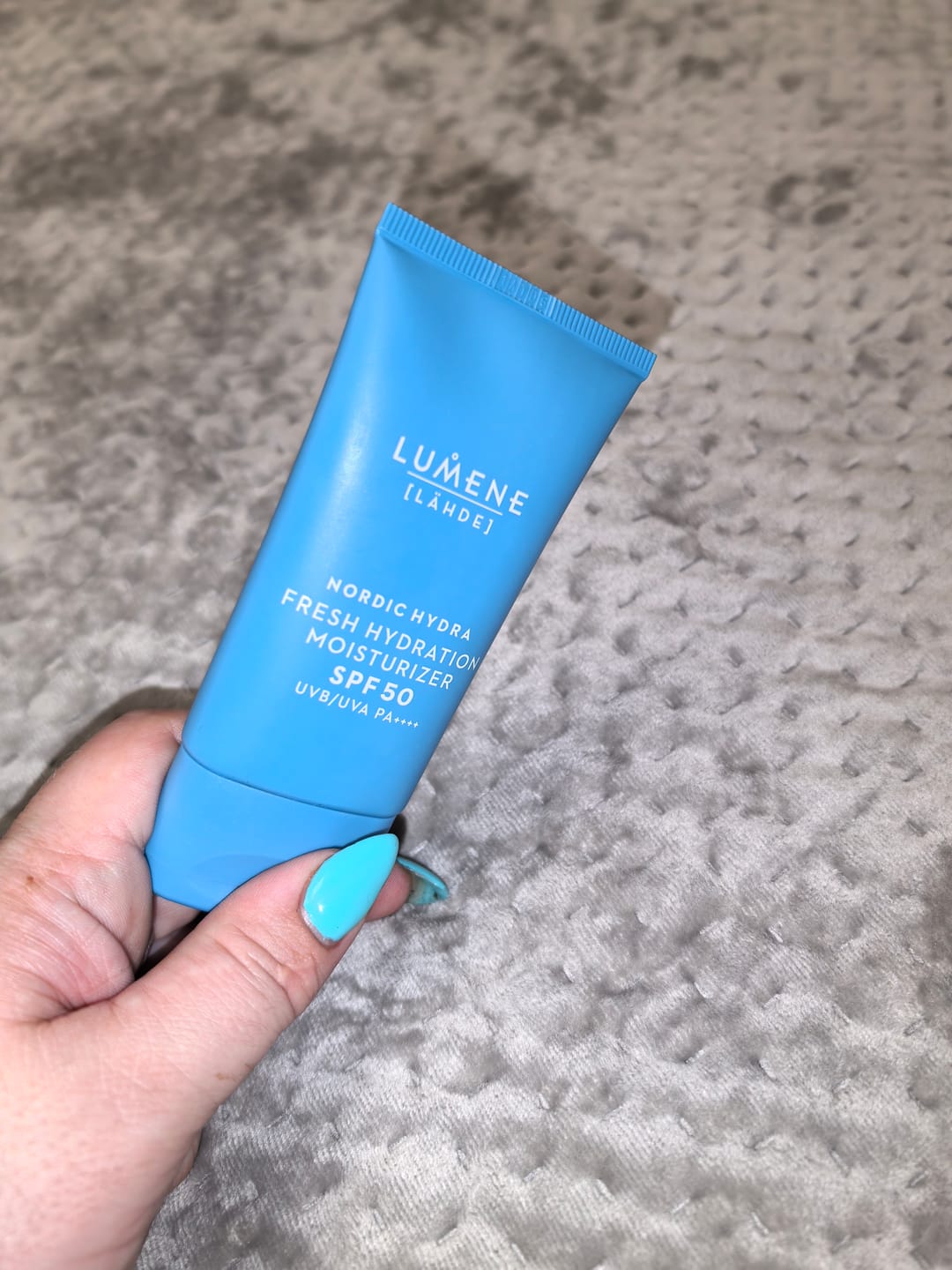 Customer photo review of Интензивно хидратиращ флуид с висока слънцезащита SPF50 Lumene NORDIC HYDRA Lahde