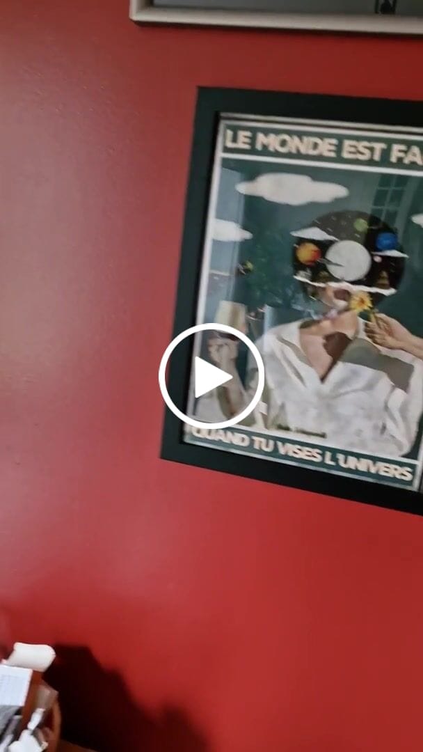 Customer video review of Le monde est facile quand tu vises l'univers