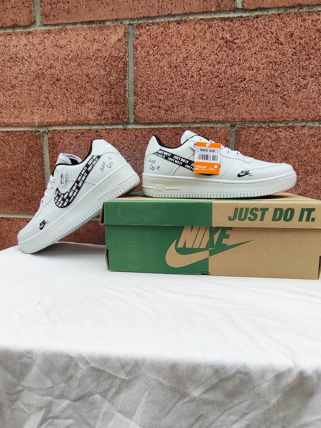 Customer photo review of Tenis 270 Blanco Negro Negro