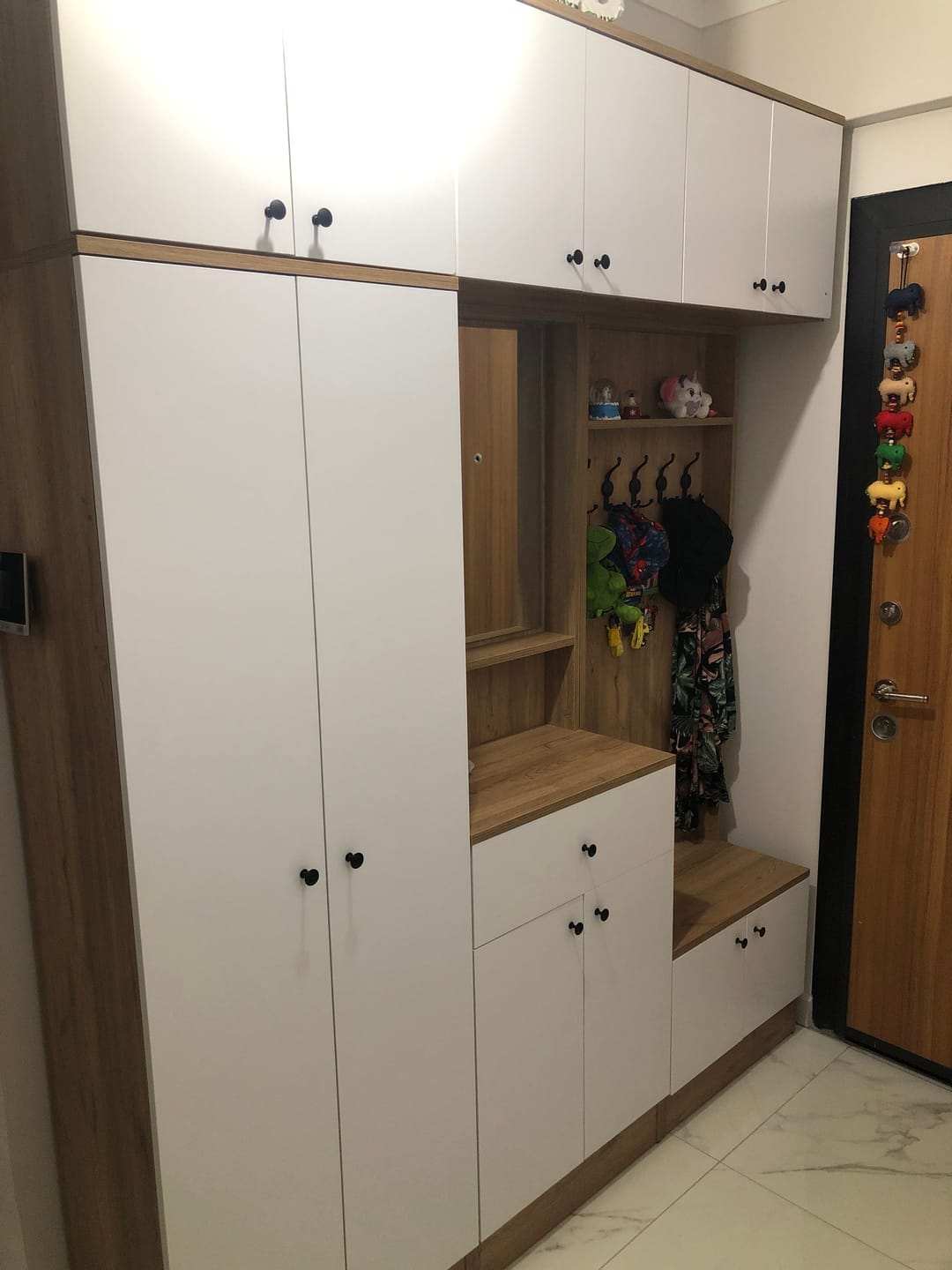 Customer photo review of Rani EA104 Portmanto Çekmeceli Aynalı Raflı Vestiyer Sepet Ceviz - Beyaz