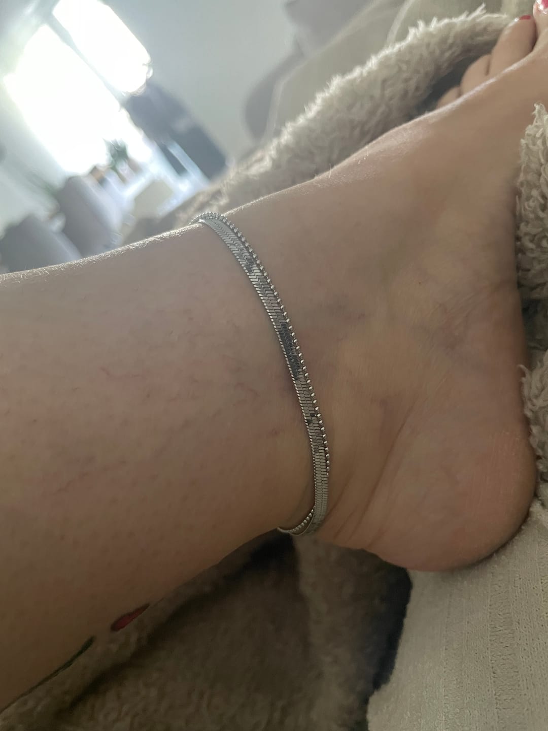 Customer photo review of Sleeky Fußkette | 18K vergoldet