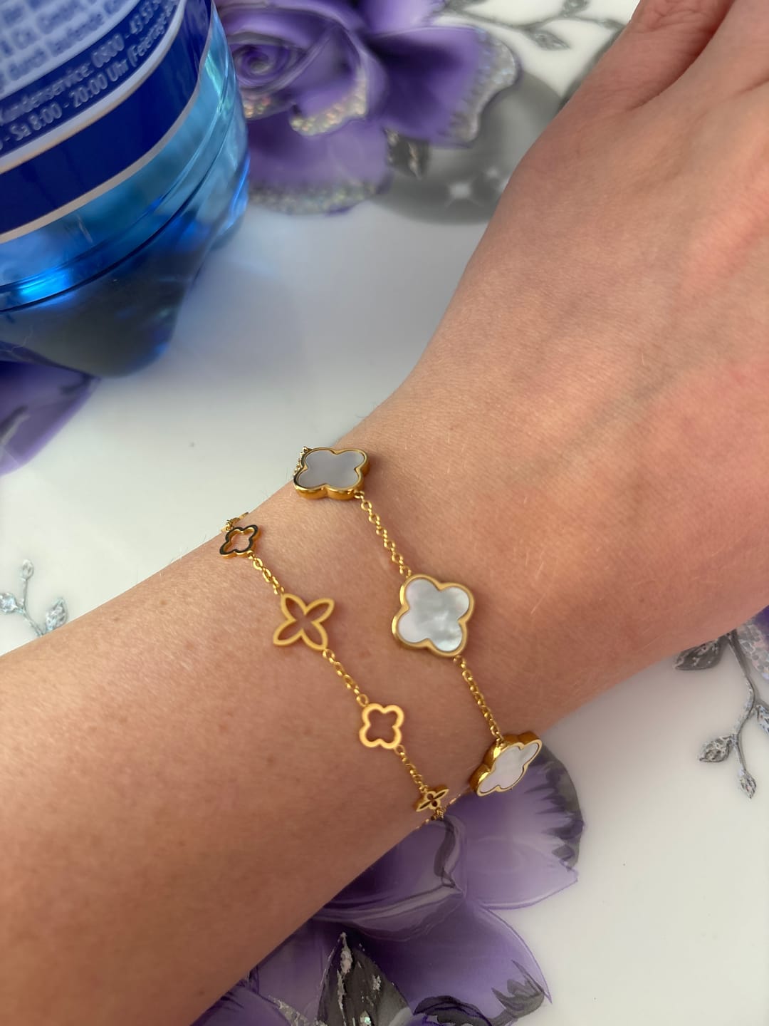 Customer photo review of Clover Perlmutt Armband | 18K vergoldet