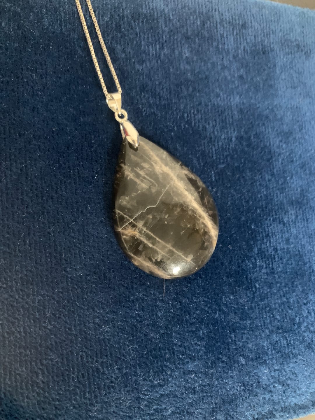 Customer photo review of Pendentif Pierre de Lune Noire