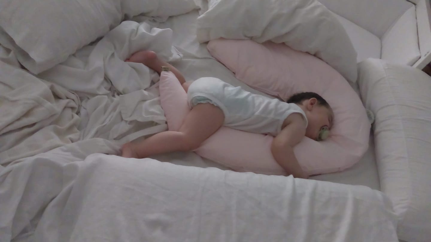 Customer photo review of ALMOHADA LUNA 👶🏼Ayúdale a dormir solito - De la cuna a la cama fácilmente