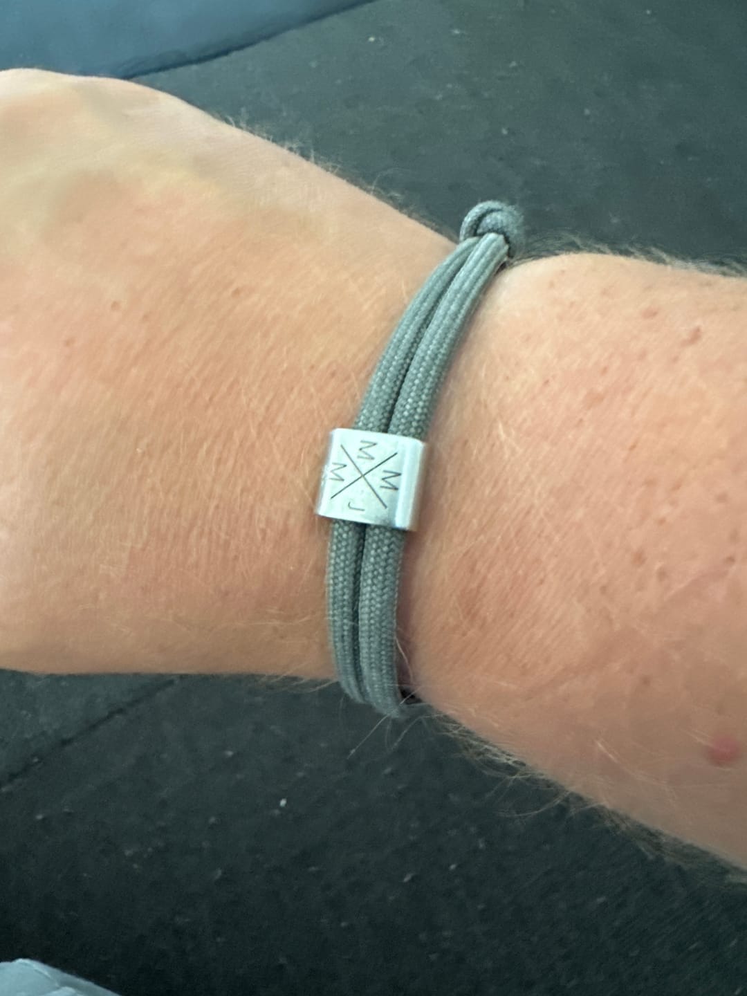 Customer photo review of Gravur Armband HUA MUA SYMBOL MITTE