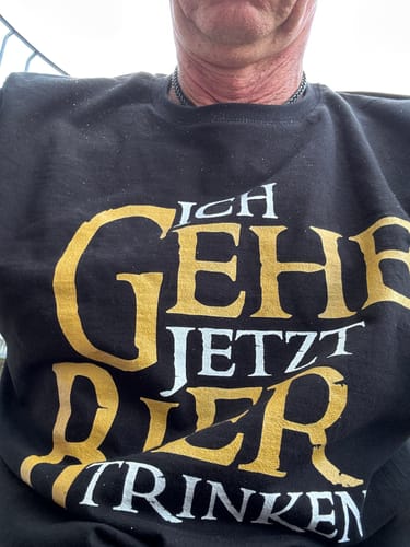 Customer photo review of Ich gehe jetzt Bier trinken  - T-Shirt