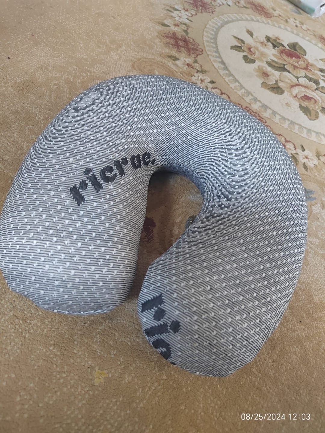 Customer photo review of Rido- Neck Travel Pillow