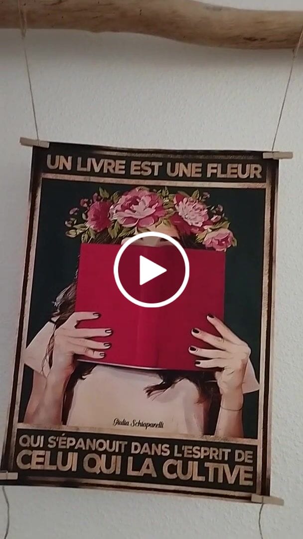 Customer video review of Un livre est une fleur qui s'épanouit dans l'esprit de celui qui la cultive