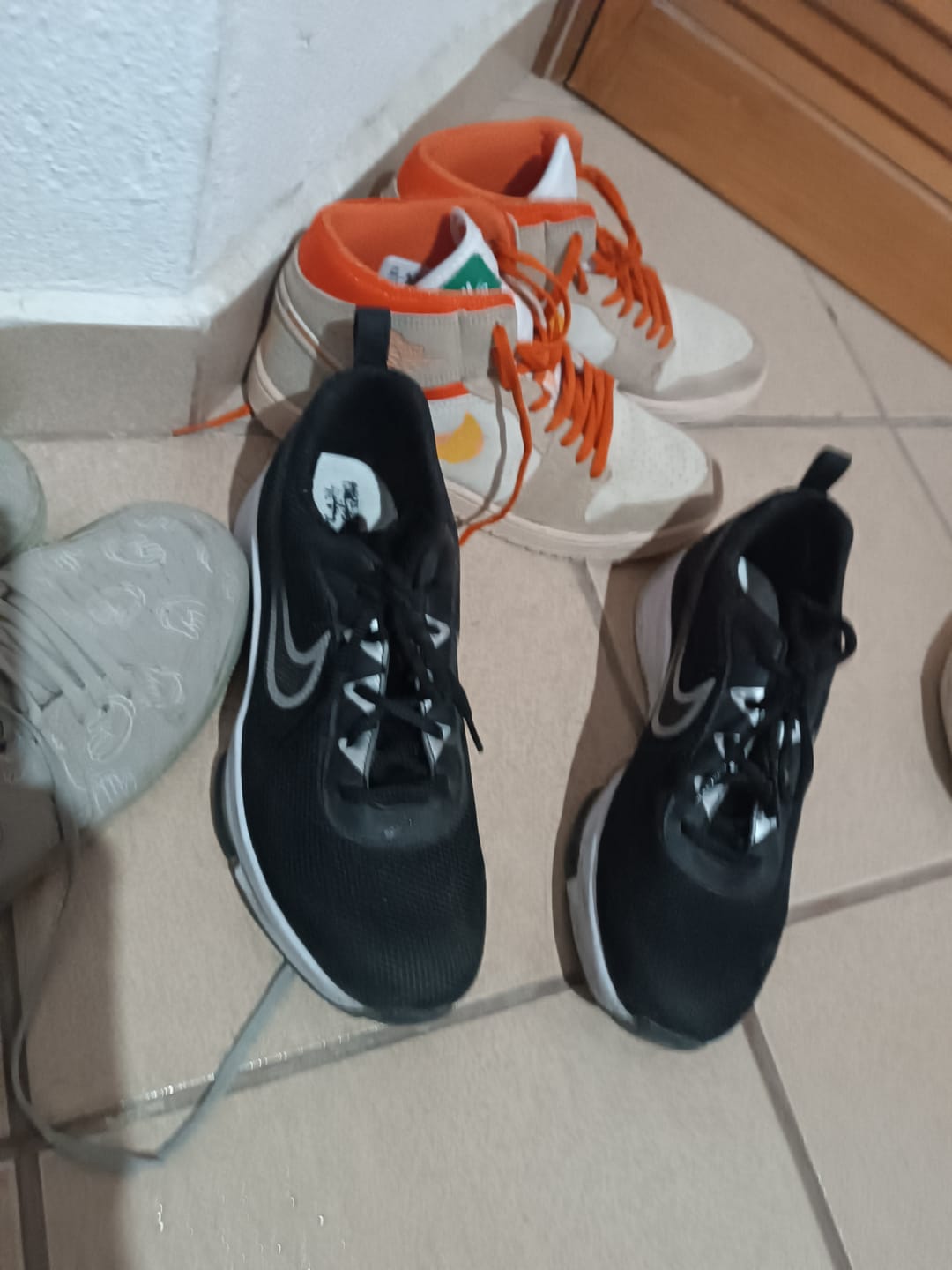 Customer photo review of Tenis 025 Negro Plata Negro