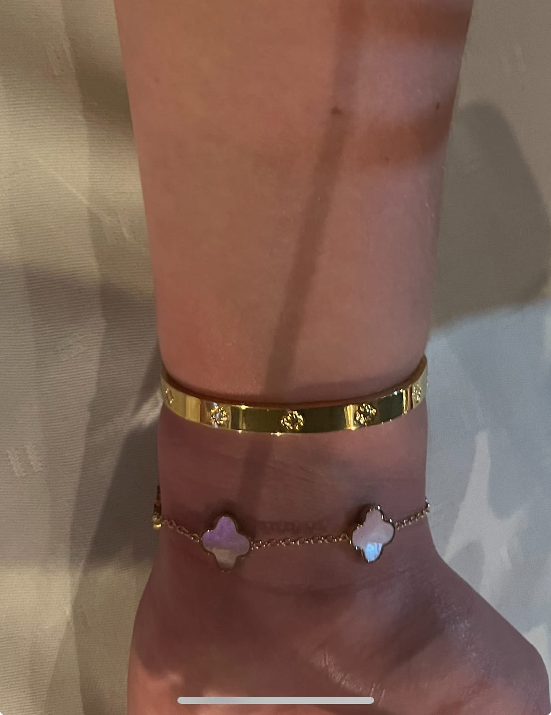 Customer photo review of Shine Clover Armreif | 18K vergoldet