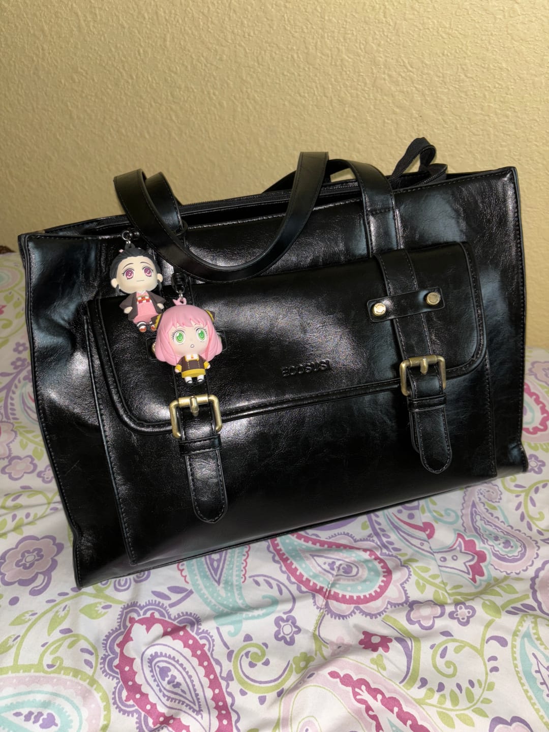 Customer photo review of Olivia's Classic PU Leather Handbag for 15.6-Inch Laptop Tote