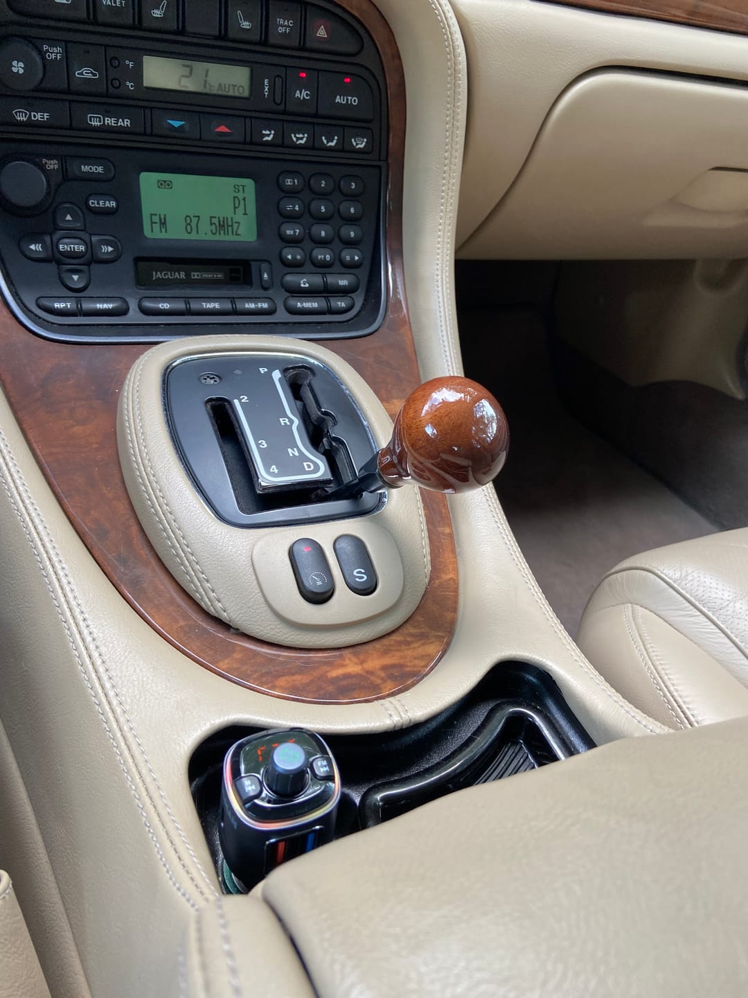 Customer photo review of Wegman Bluetooth FM Transmitter - Bluetooth Carkit - Autolader USB C