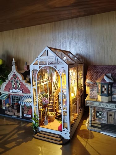 Customer photo review of Holiday Garden House DIY Book Nook