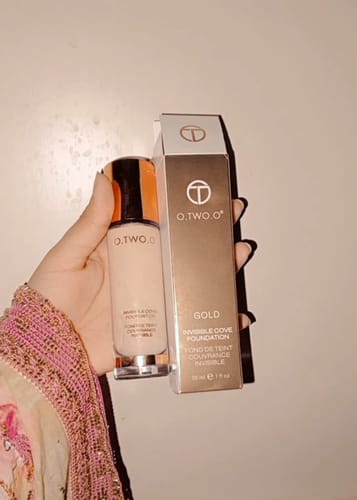 Customer photo review of O.TWO.O INVISIBLE COVER FOUNDATION