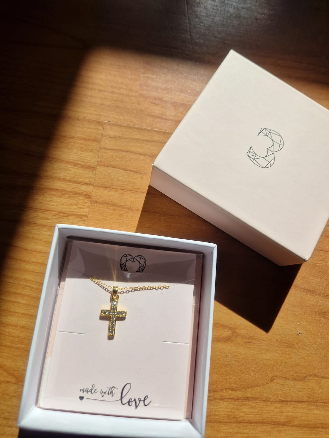Customer photo review of Collar Cruz Iluminada