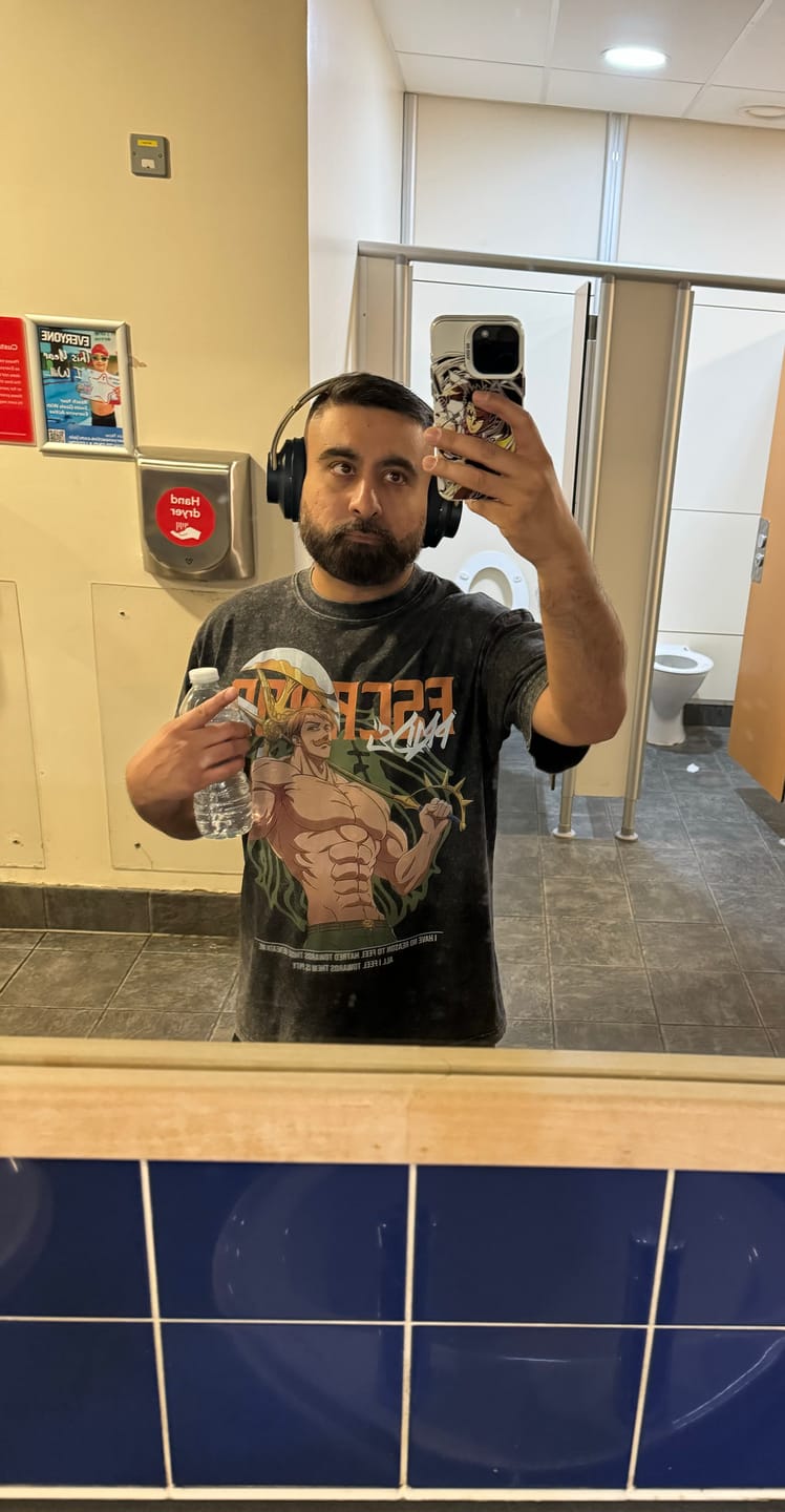 Customer photo review of ESCANOR VINTAGE TEE