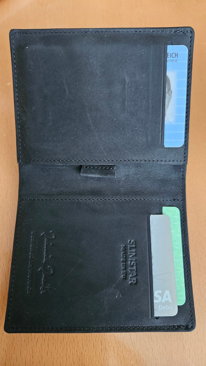 Customer photo review of Slimstar - slim wallet with small coin pocket