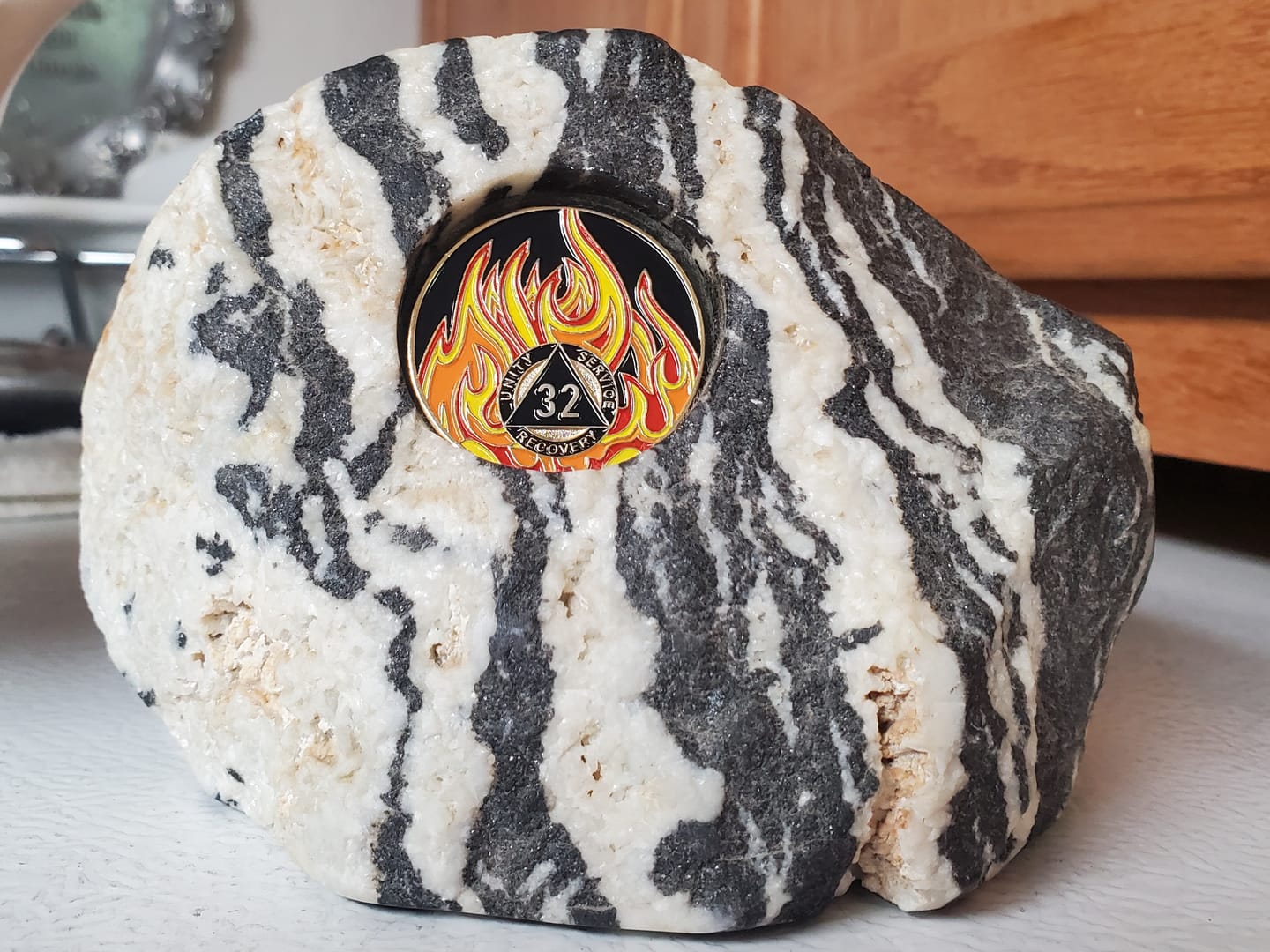 Customer photo review of 32 Year Sobriety Mint Twisted Flames Gold Plated AA Recovery Medallion/Chip/Coin - Black/Red/Orange/Yellow