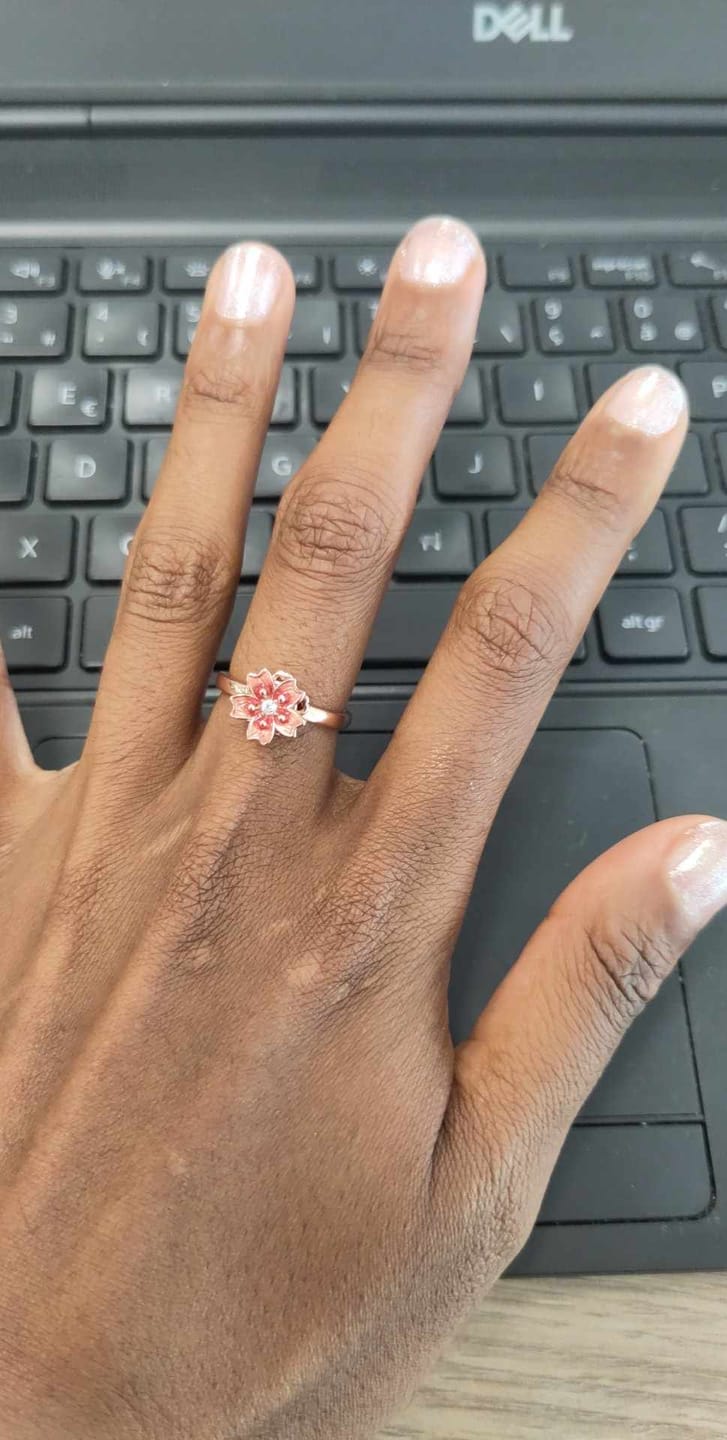 Customer photo review of Bague d'Anxiété Ajustable Camélia