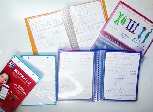 Avis photo d'un client sur Fiches de révision REVISION 2.0 OXFORD # 50 fiches 14,8 x 21 cm - uni blanc