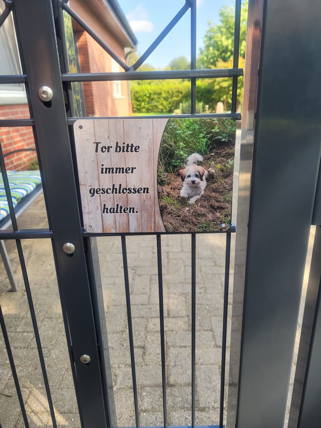 Customer photo review of Hunde-Türschild personalisiert mit Foto & Text (UV- und wetterfest)