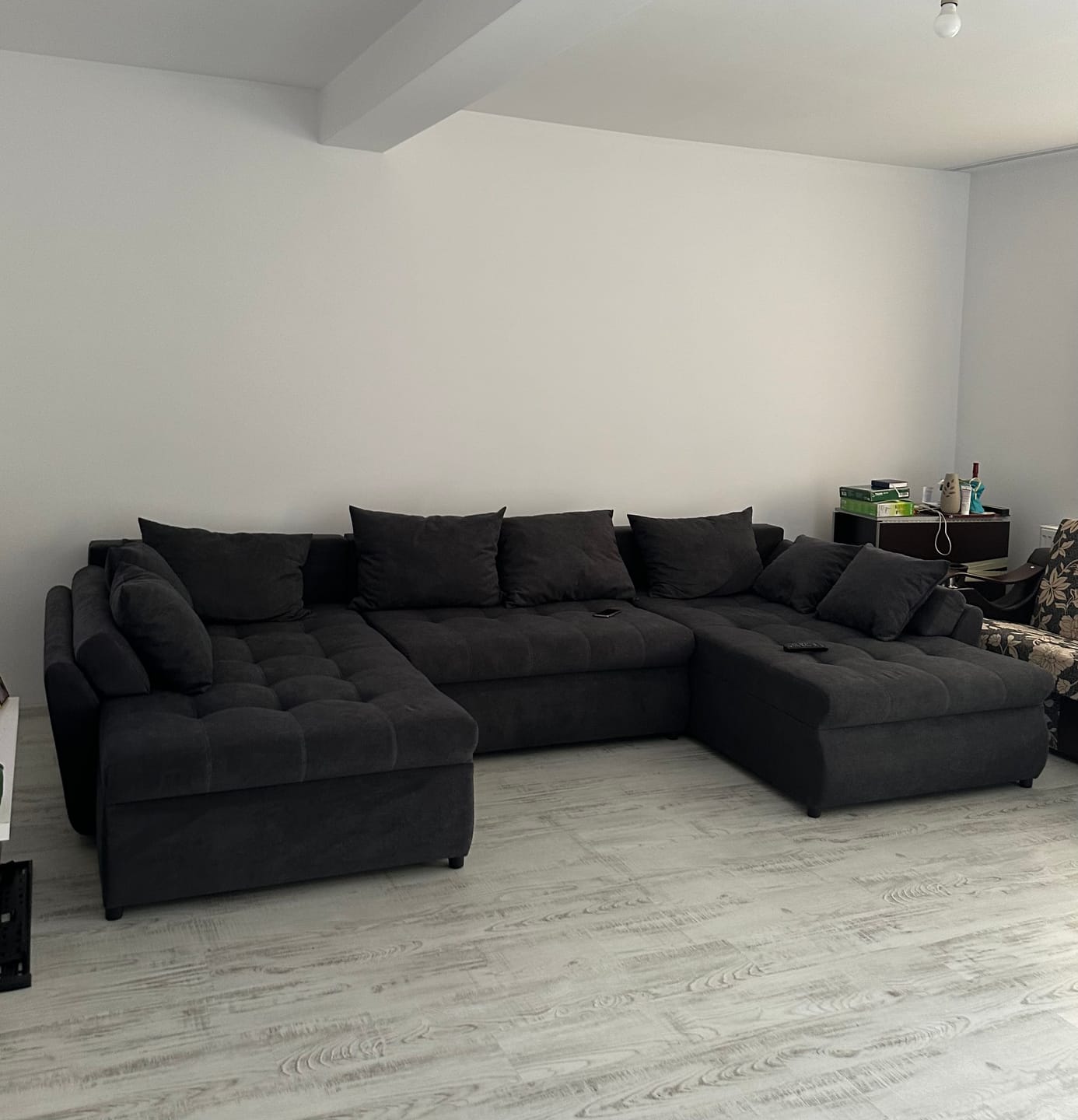 Customer photo review of Colțar extensibil dumonde cu ladă de depozitare si sezut confortabil din spuma HR, Loana U Grafit 355x185 cm