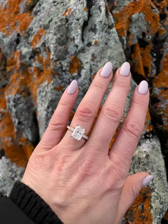 Customer photo review of S925 Rodiffy Moissanite 2.0 Ct~4.0 Ct Radiant Cut Yellow Gold/White Gold Engagement Ring For Women