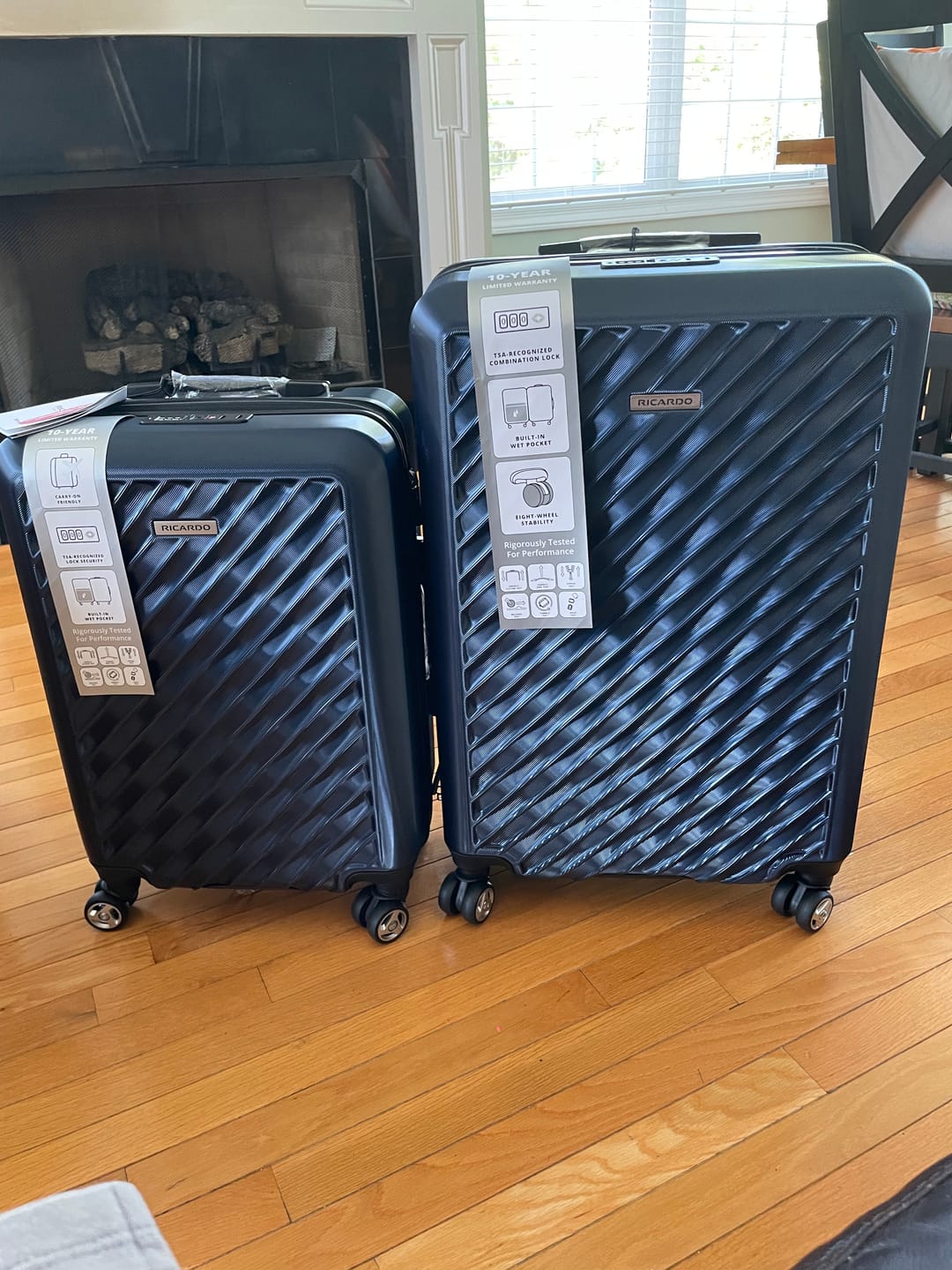 Customer photo review of Melrose Hardside 2-Piece Set (21" Carry-On, 25" Medium Checked)
