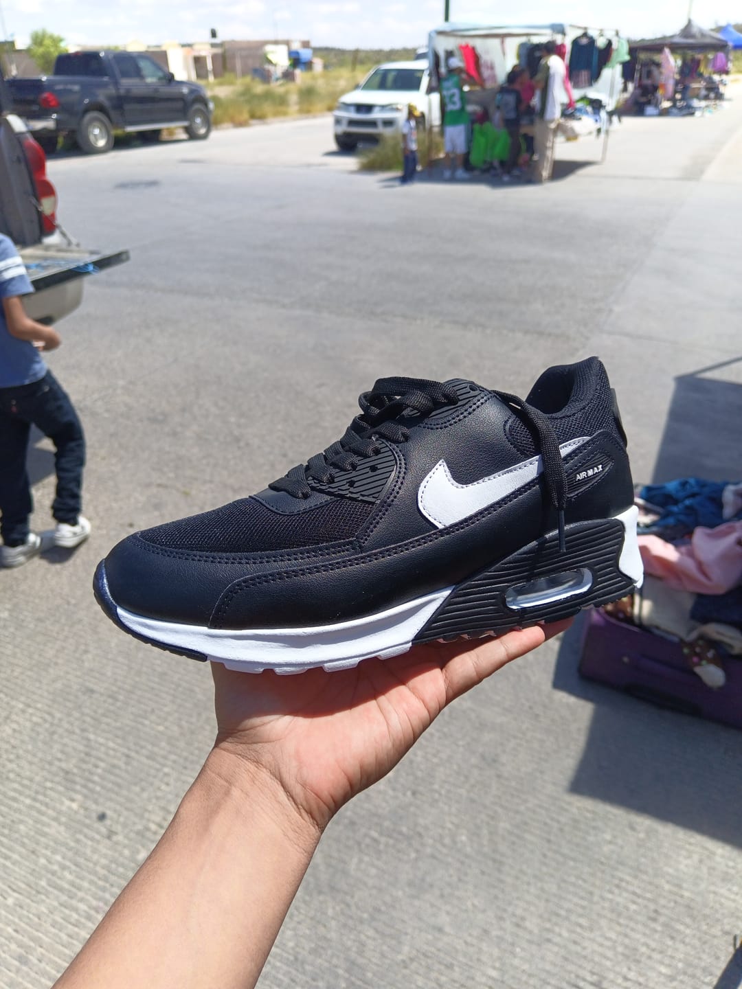 Customer photo review of Tenis Max 90 Negro Blanco