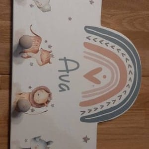 Customer photo review of Handgefertigte Regenbogen-Garderobe aus Holz Tier Familie