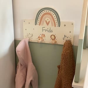 Customer photo review of Handgefertigte Regenbogen-Garderobe aus Holz Tier Familie