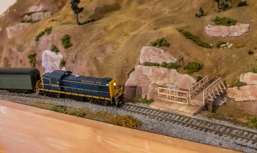 Customer photo review of Atlas 10003012 Alco RS1 - LokSound and DCC - Classic Gold -- Santa Fe 2395 (blue, yellow), HO