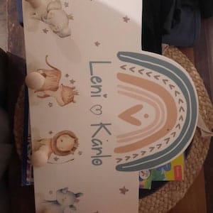 Customer photo review of Handgefertigte Regenbogen-Garderobe aus Holz Tier Familie