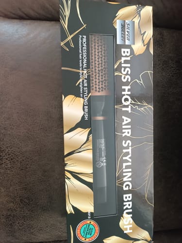 Customer photo review of Silver Bullet Bliss Hot Air Hair Styling Brush 1200W