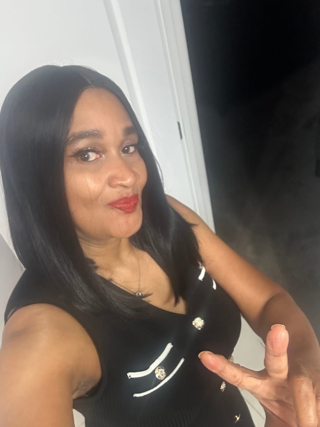 Customer photo review of Outre Synthetic EveryWear Lace Front Wig- EVERY3