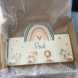 Customer photo review of Handgefertigte Regenbogen-Garderobe aus Holz Tier Familie