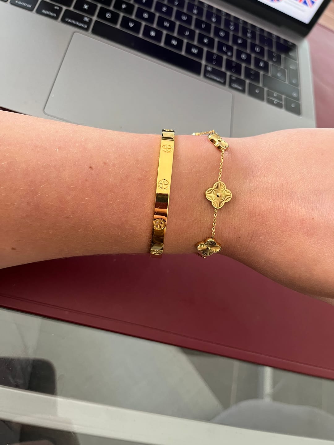 Customer photo review of Crossed Arianna Armreif | 18K vergoldet