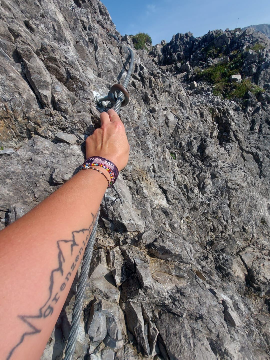 Customer photo review of LIVE. LOVE. HIKE. - Elastisches Armband