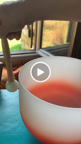 Customer video review of Crystal Singing Bowl Gradient Color Sound bowls quartz chakra bowls for meditation cleansing