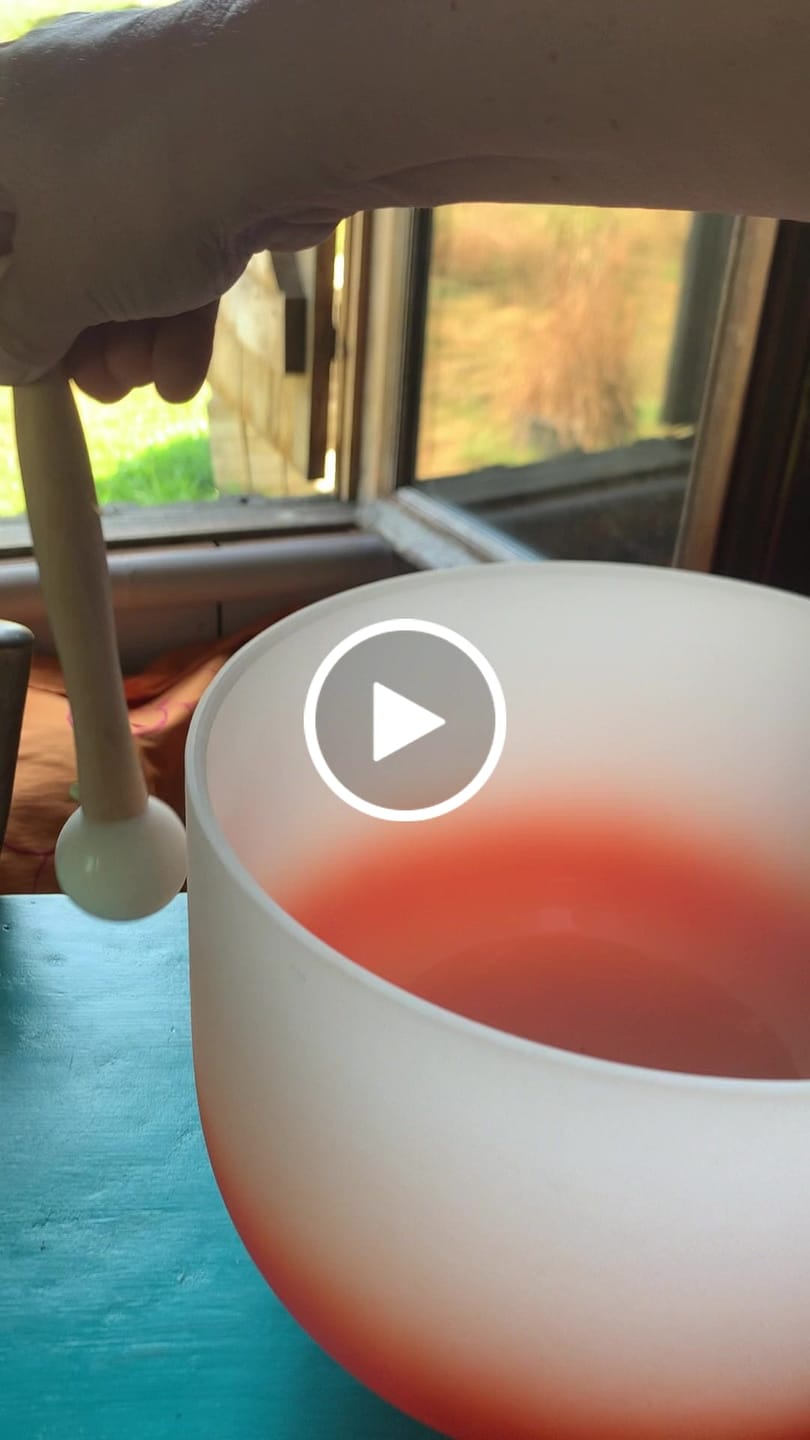 Customer video review of Crystal Singing Bowl Gradient Color Sound bowls quartz chakra bowls for meditation cleansing