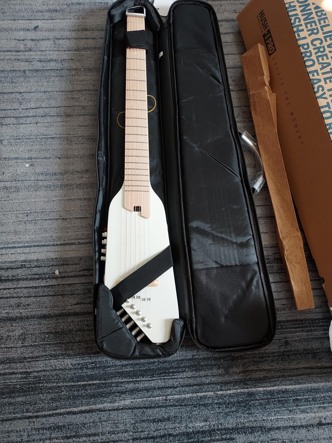 Customer photo review of Donner HUSH-I Pro Guitare Modes sonores multiples Guitare de voyage portable