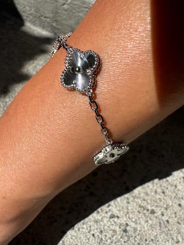 Customer photo review of CLOVER 5 MOTIF SILVER BRACELET