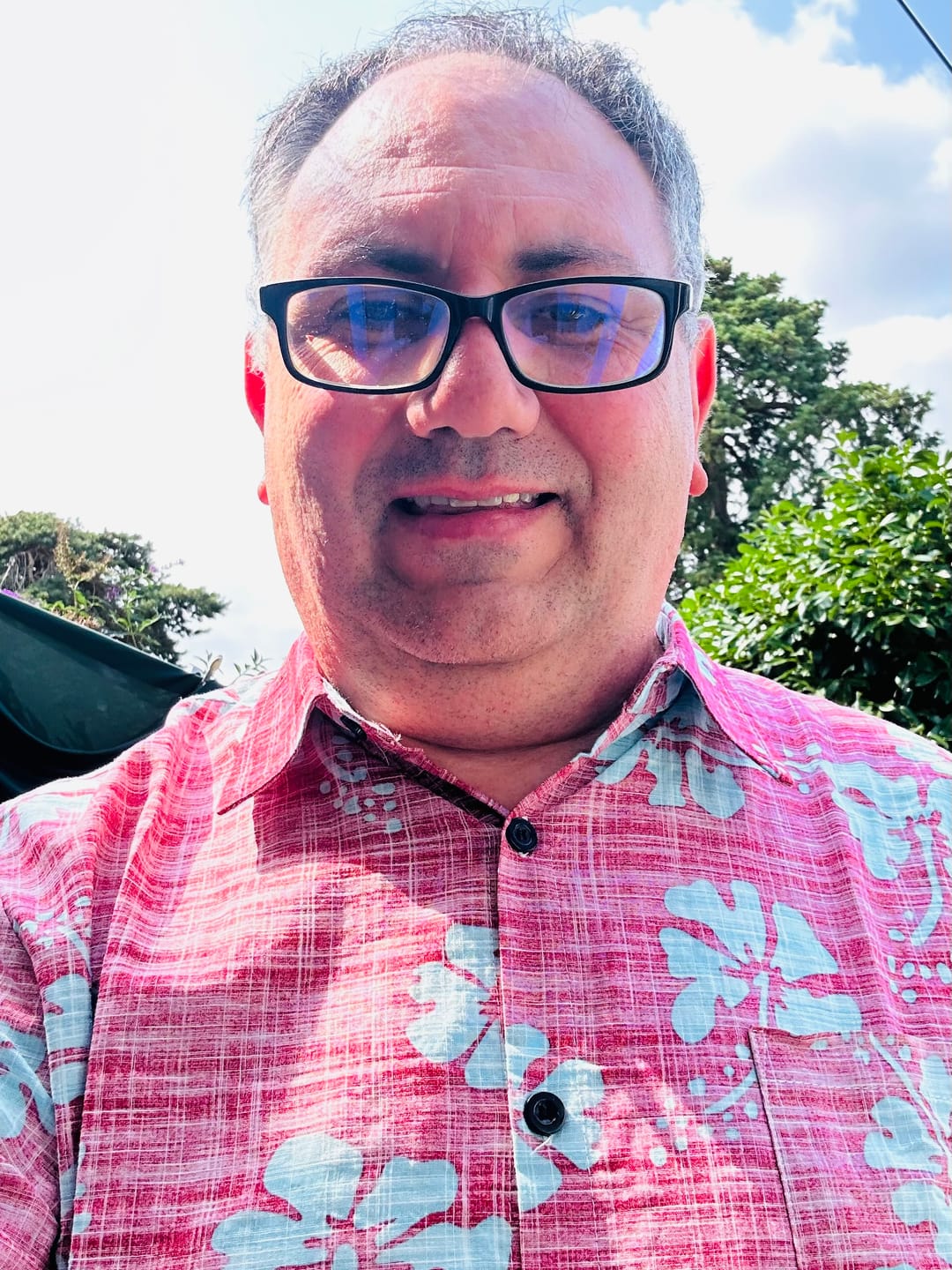 Customer photo review of Men's Red Floral Vintage Short Sleeve Button Up Beach Tropical Hawaiian Shirt
