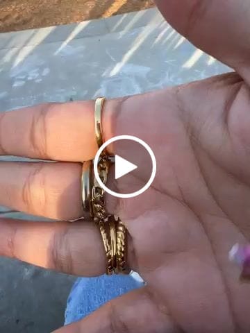 Customer video review of 18k Gold-Filled Hug Ring