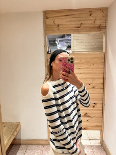 Customer photo review of Sweater Sin Hombros Stripes