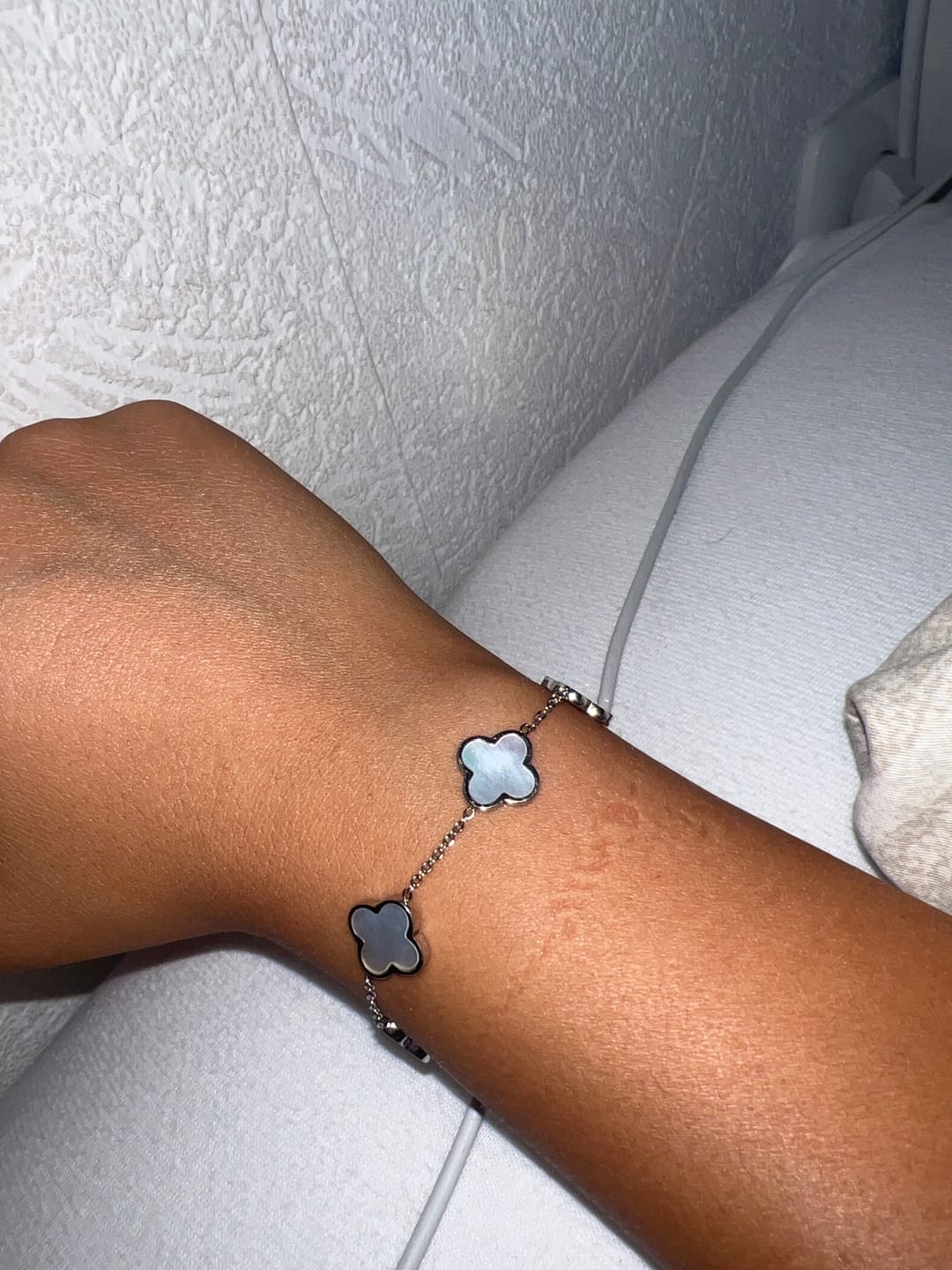 Customer photo review of Clover Perlmutt Armband | 18K vergoldet